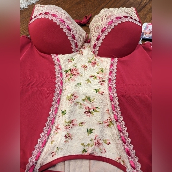 COQUETTE Plus Size Raspberry Lace floral Corset bustier, size 1x/2x - Picture 6 of 16